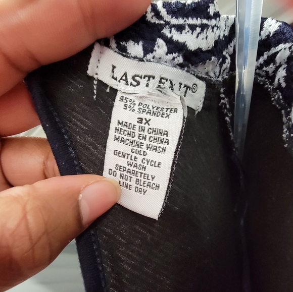 Back keyhole navy blue dress - Picture 5 of 5